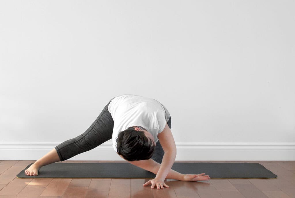 Threading the arm under in an open twist during early pregnancy